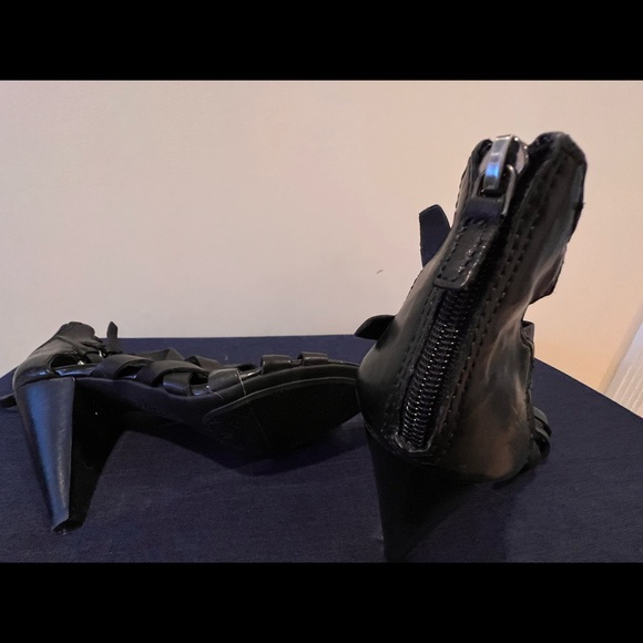 Black leather cage sandals. - Picture 2 of 2